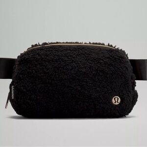 lululemon athletica Black Sherpa Bag
